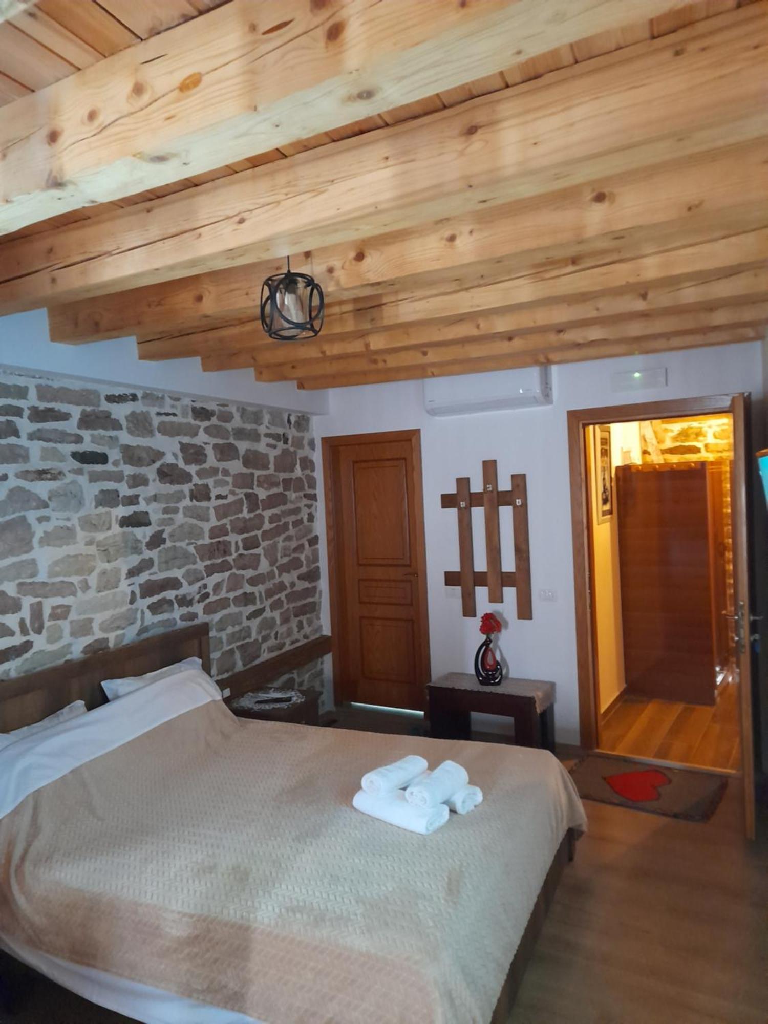 Guest House Ani Gjirokastër Oda fotoğraf