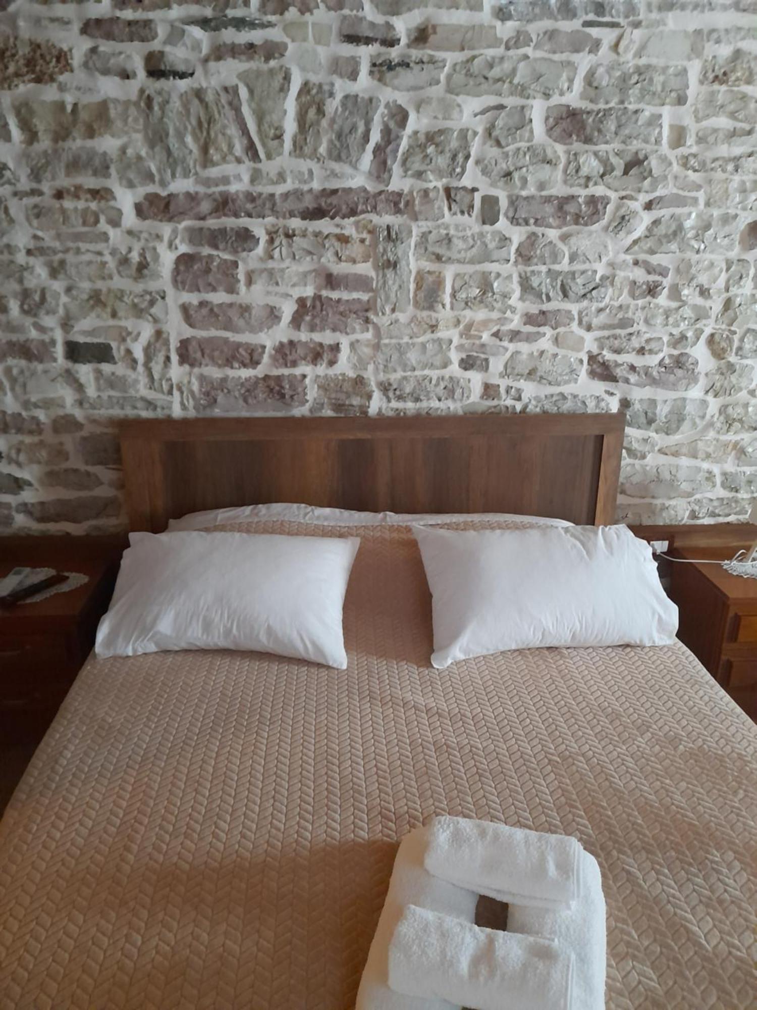 Guest House Ani Gjirokastër Oda fotoğraf